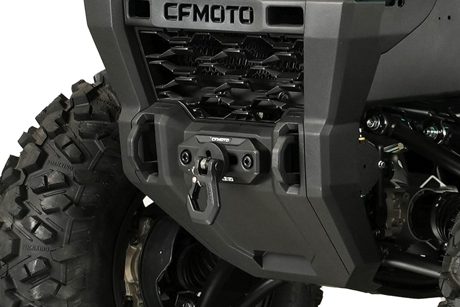 Две буксировочные проушины спереди