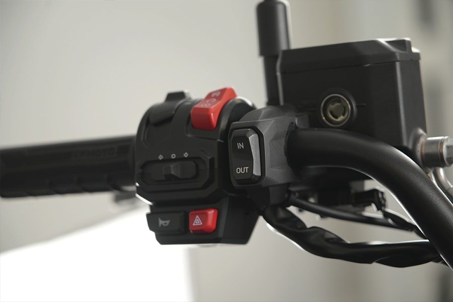 Обновлённые рукоятки и переключатели на руле