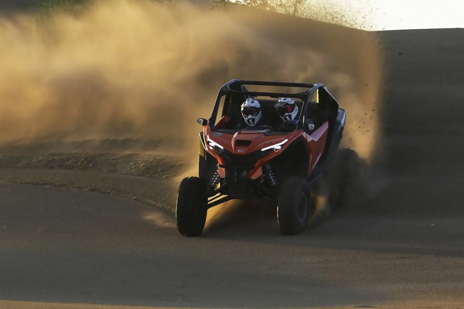 Представляем будущее внедорожных приключений: новые спортивные ZFORCE Z10 EPS и ZFORCE Z10-4 EPS от CFMOTO!