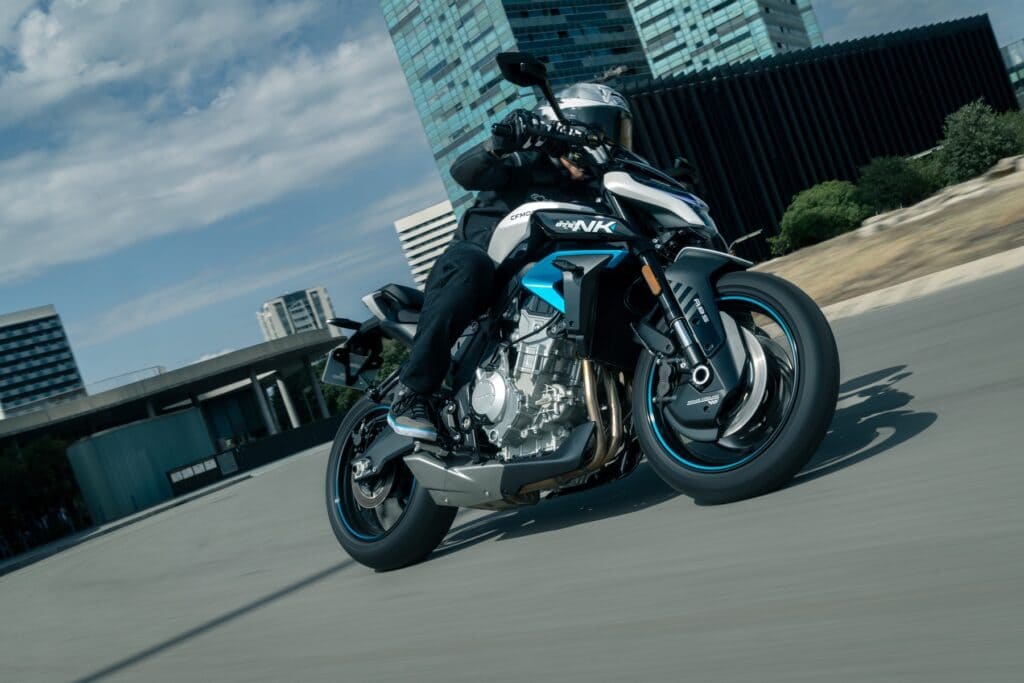 CFMOTO 675NK (1)