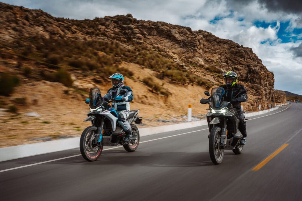 CFMOTO 800MT-X на шоссе